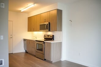 1313 SE Spokane St in Portland, OR - Building Photo - Building Photo