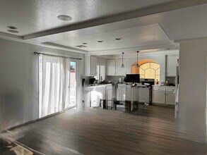 8415 Fox Brook St in Las Vegas, NV - Foto de edificio - Building Photo