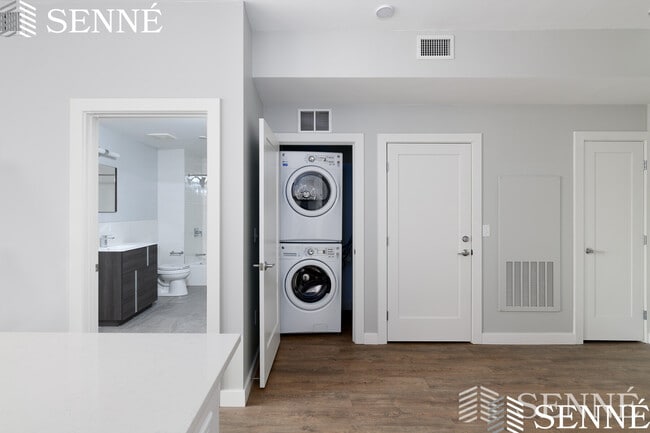 52 Medford St, Unit 206 in Somerville, MA - Building Photo - Building Photo