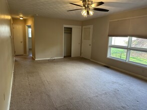 2494 Pleasant View Dr in York, PA - Foto de edificio - Building Photo
