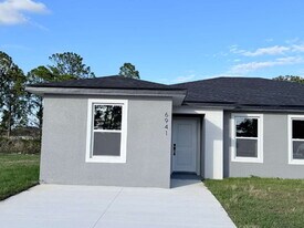 6941 Dickinson Dr in Sebring, FL - Building Photo