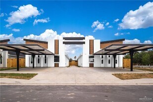 700 N Alexandrite Ave, Unit 1 in Edinburg, TX - Building Photo