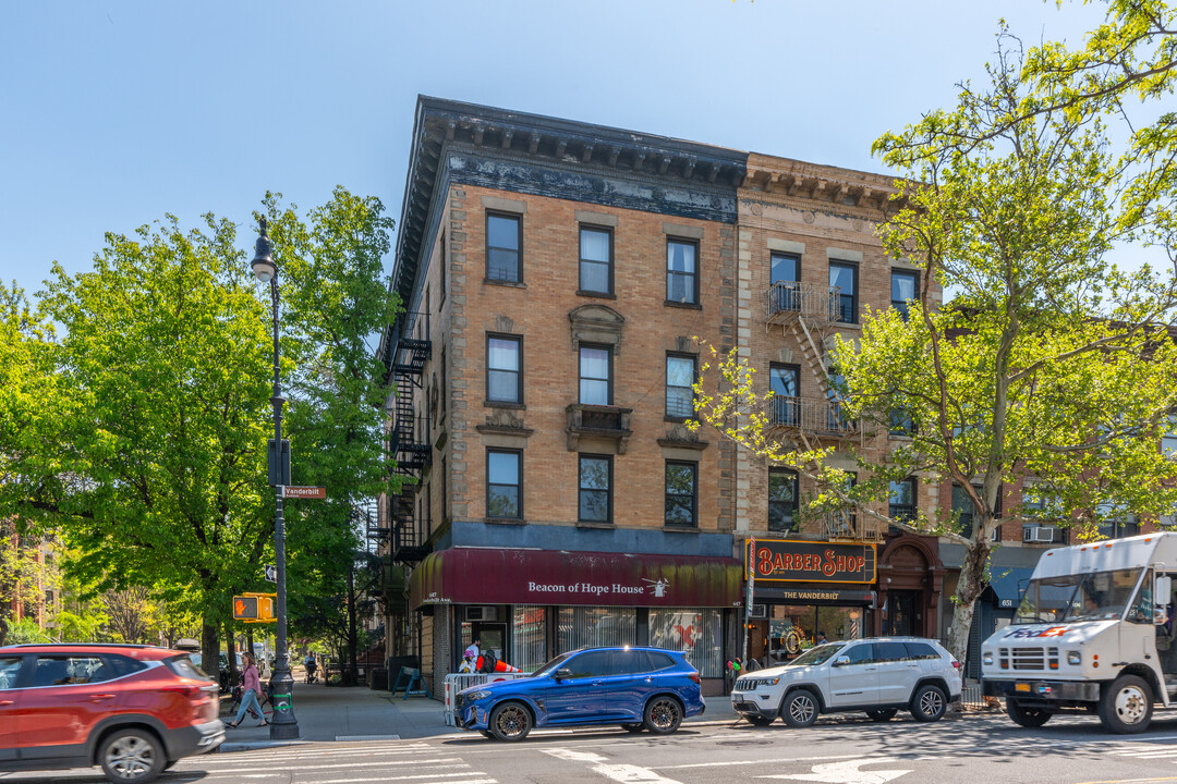 647 Vanderbilt Ave in Brooklyn, NY - Building Photo