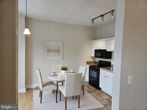 246 S St Clair St in Pittsburgh, PA - Foto de edificio - Building Photo