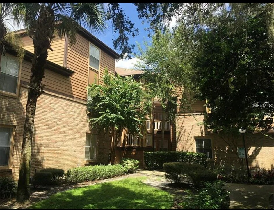 486 N Pin Oak Pl, Unit 204 in Longwood, FL - Building Photo