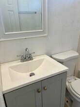 21725 Dracaea Ave, Unit 1 in Moreno Valley, CA - Foto de edificio - Building Photo