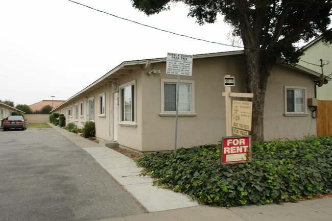 8 Villa Street Apartments in Salinas, CA - Foto de edificio - Building Photo