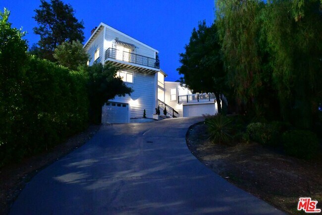 property at 19555 Oxnard St