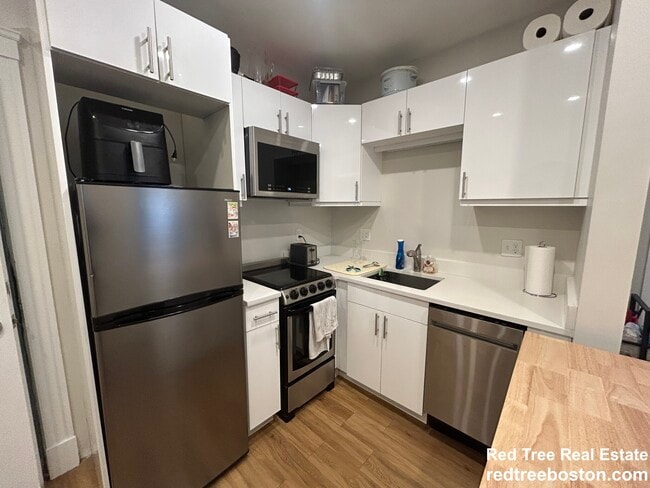 822 Beacon St, Unit 5D in Boston, MA - Building Photo - Building Photo