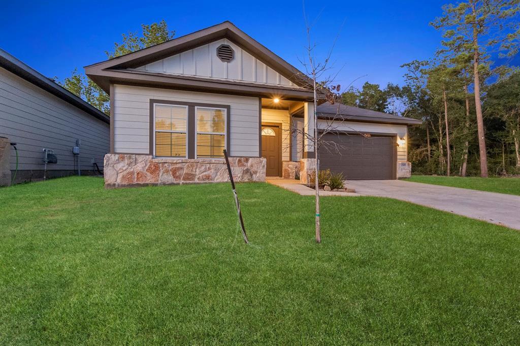 2316 Cedar Pl Dr in Conroe, TX - Foto de edificio