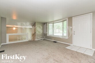 5452 W Southport Rd in Indianapolis, IN - Building Photo - Building Photo