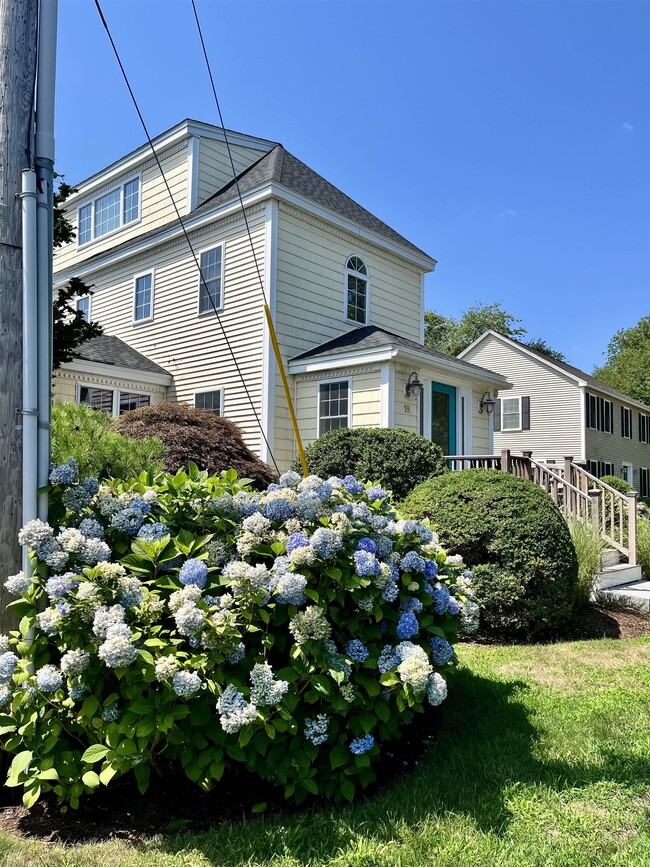 18 Browns Ct in Rye, NH - Building Photo - Building Photo