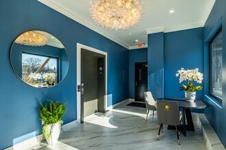 Highland Park in Wellesley, MA - Building Photo - Lobby