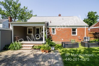 1313 Richmond Rd in Lyndhurst, OH - Building Photo - Building Photo