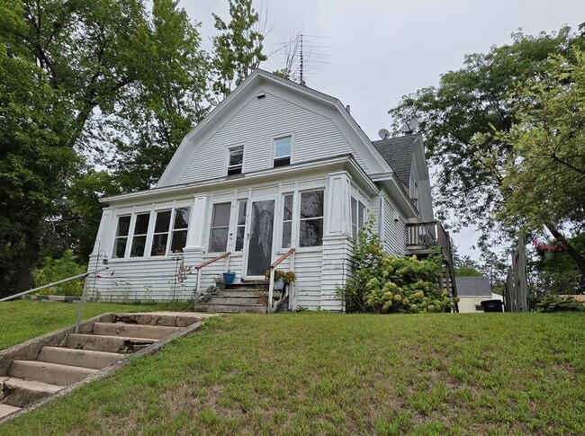 property at 317 W Eagle St