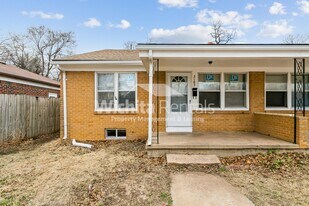 2103-2103 S Old Manor Rd in Wichita, KS - Building Photo