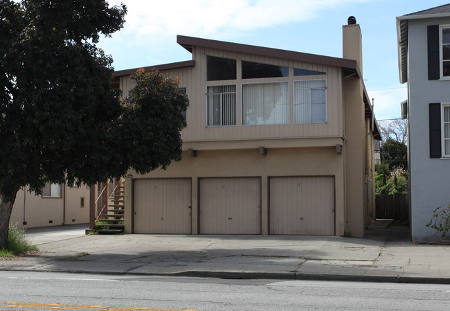 1121 El Camino Real in Burlingame, CA - Foto de edificio - Building Photo