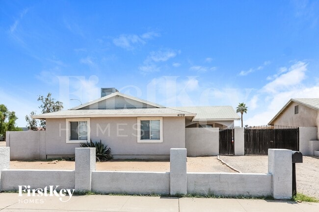 4739 E Sunland Ave
