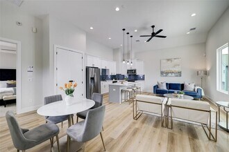 846 Elkhart St in Houston, TX - Building Photo - Building Photo