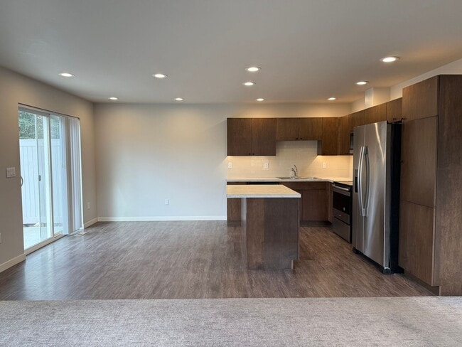 property at 7415 Saddlebrook Lp