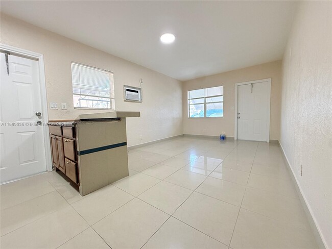 326 NE 6th St in Hallandale Beach, FL - Building Photo - Building Photo