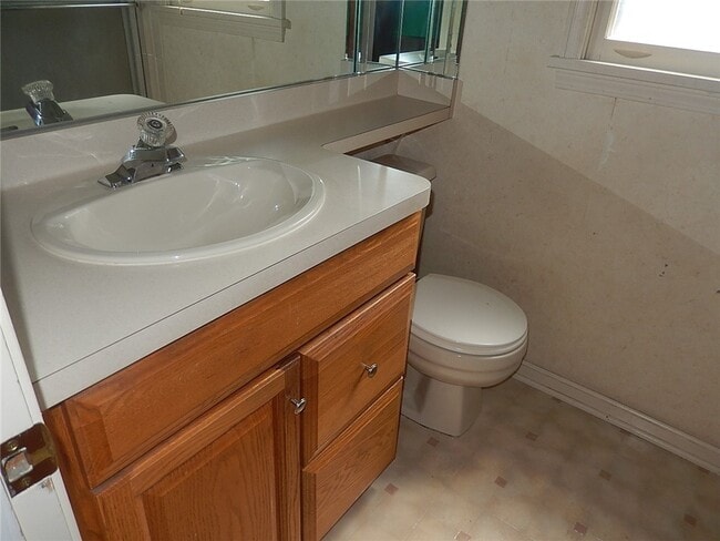 214 E Spruce St in East Rochester, NY - Building Photo - Building Photo