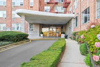 The Raybrook in Yonkers, NY - Building Photo - Building Photo