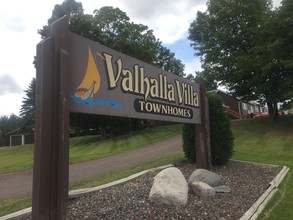 Valhalla Villa Townhomes in Hermantown, MN - Building Photo - Building Photo