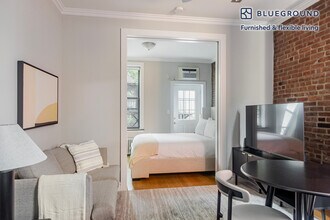 246 Mott St in New York, NY - Foto de edificio - Building Photo