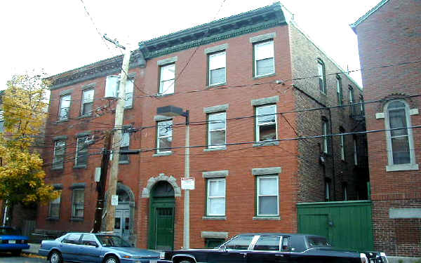 63 Frankfort St in East Boston, MA - Building Photo