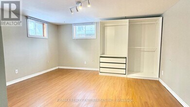 818 Buttonbush Ct in Oshawa, ON - Building Photo - Building Photo