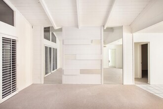 451 E Vía Carisma in Palm Springs, CA - Building Photo - Building Photo