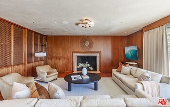 400 Toyopa Dr in Los Angeles, CA - Building Photo - Building Photo