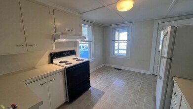 64 Broadway in Dover, NH - Foto de edificio - Building Photo