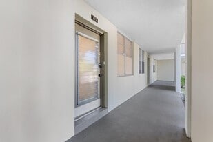 2900 NW 48th Terrace in Lauderdale Lakes, FL - Building Photo