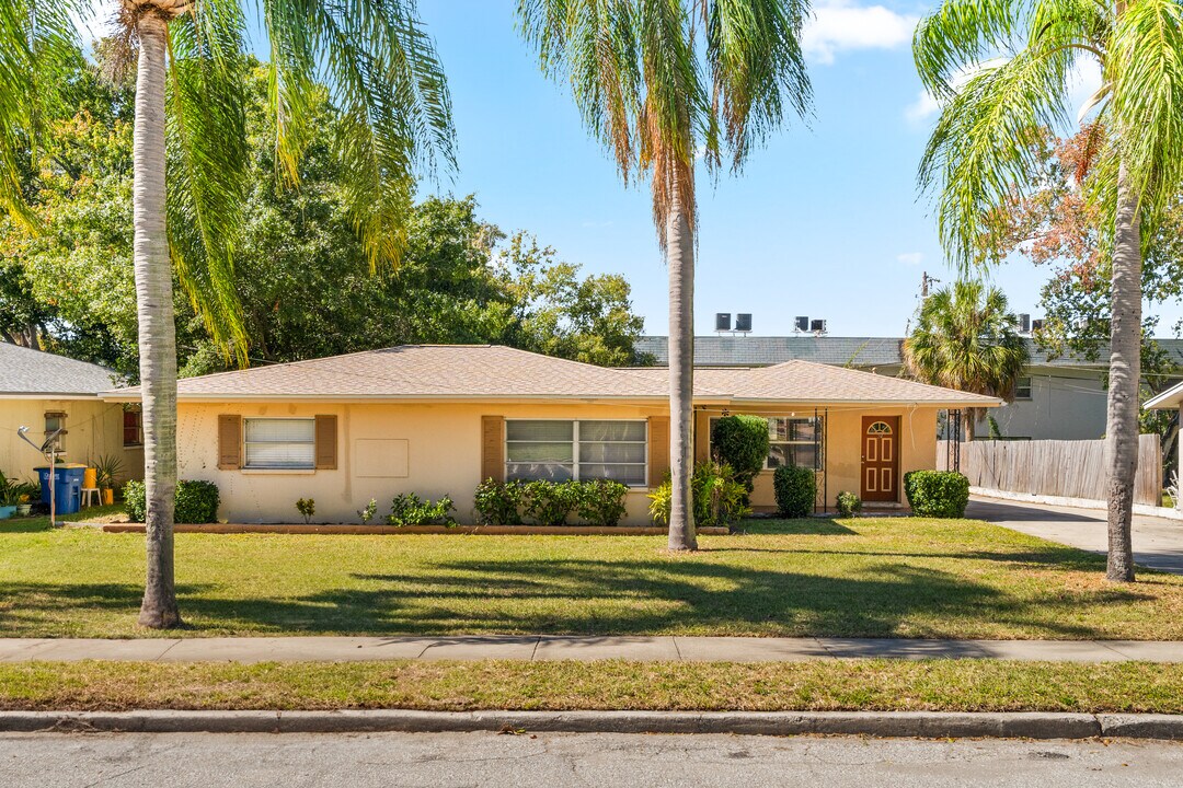 22 N Hillcrest Ave in Clearwater, FL - Building Photo