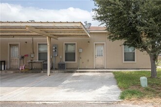 15 Regal Dr in Edinburg, TX - Building Photo - Building Photo