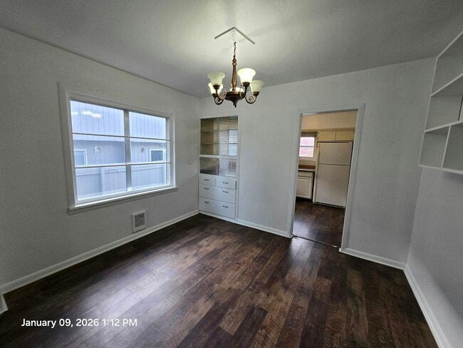 911 16th Ave in Longview, WA - Foto de edificio - Building Photo