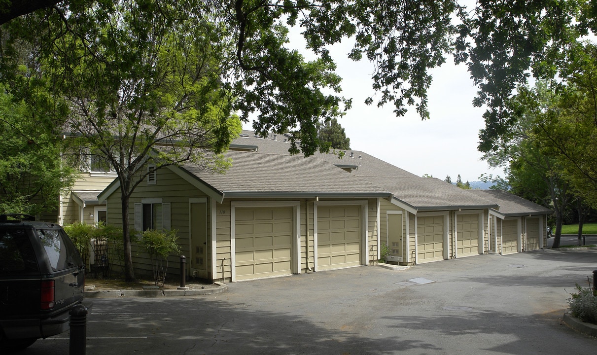 111 Vista Hermosa in Walnut Creek, CA - Foto de edificio