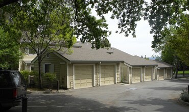 111 Vista Hermosa in Walnut Creek, CA - Foto de edificio - Building Photo