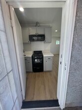22002 Prairie St, Unit 22000 in Chatsworth, CA - Foto de edificio - Building Photo