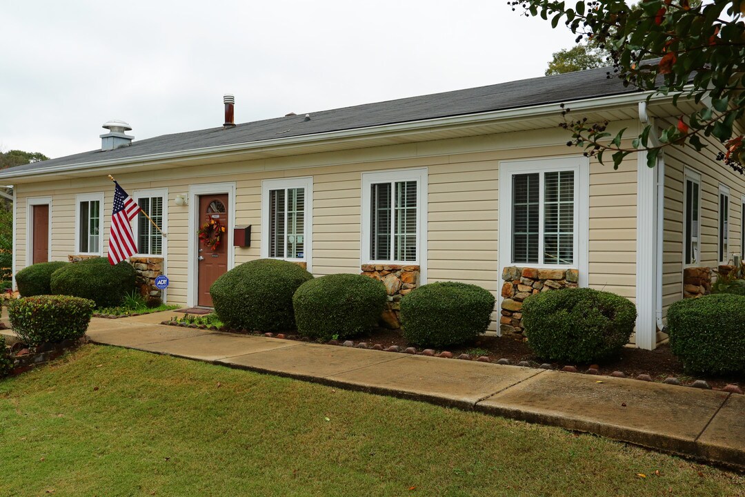 Shadowood in Anniston, AL - Building Photo