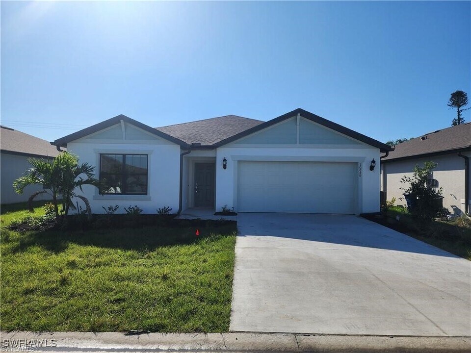 10856 Firebush Cir in North Fort Myers, FL - Building Photo