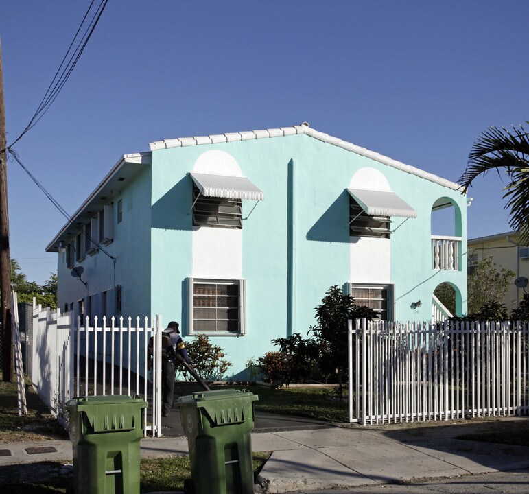 1541 SW 4th St in Miami, FL - Building Photo