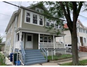 23 Lafayette St, Unit 23 in Arlington, MA - Foto de edificio - Building Photo