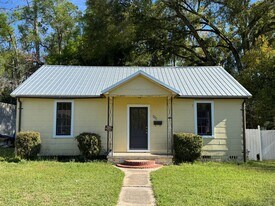 403 Helvenston St SE in Live Oak, FL - Building Photo