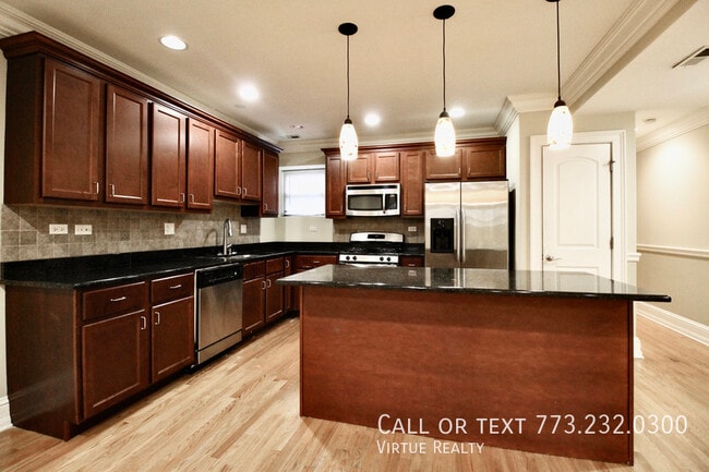 5528 S Indiana Ave in Chicago, IL - Foto de edificio - Building Photo