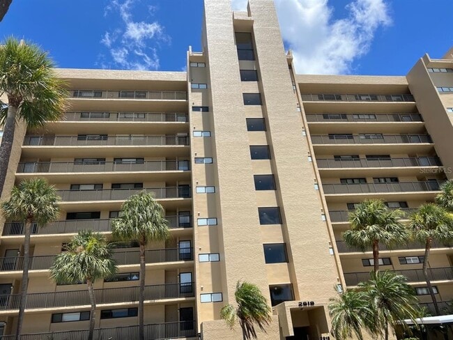 2618 Cove Cay Dr in Clearwater, FL - Building Photo - Building Photo