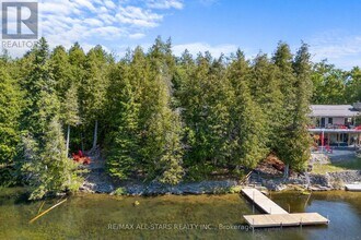 242 Francis St E in Kawartha Lakes, ON - Building Photo - Building Photo