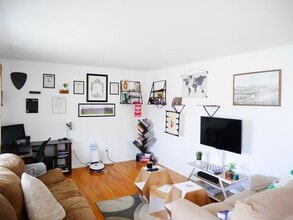 897 Laurie Ln in Glen Burnie, MD - Building Photo - Building Photo